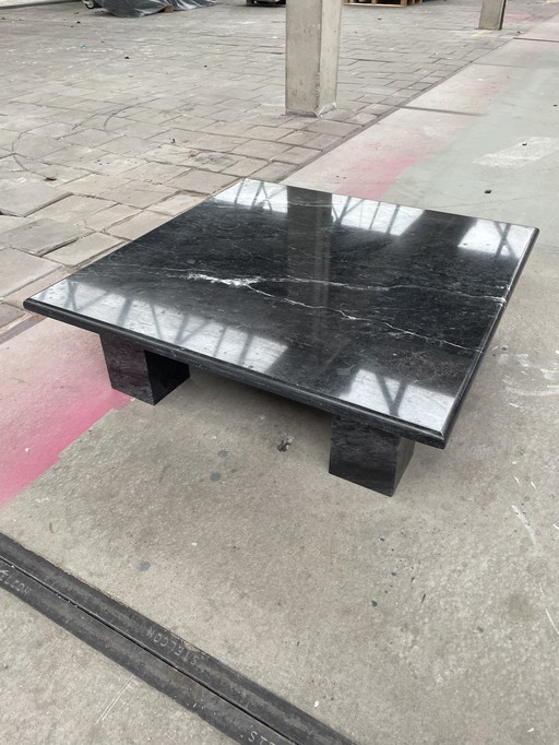 Zwart mameren salontafel uit de jaren zeventig 