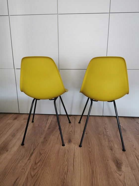 Image 1 of Juego de 2 sillas Vitra Eames DSX (amarillas)