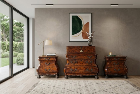 Image 1 of Niederländisches Barock-Triptychon aus den 1920er Jahren – Klappschrank und zwei eingelegte Nachttische