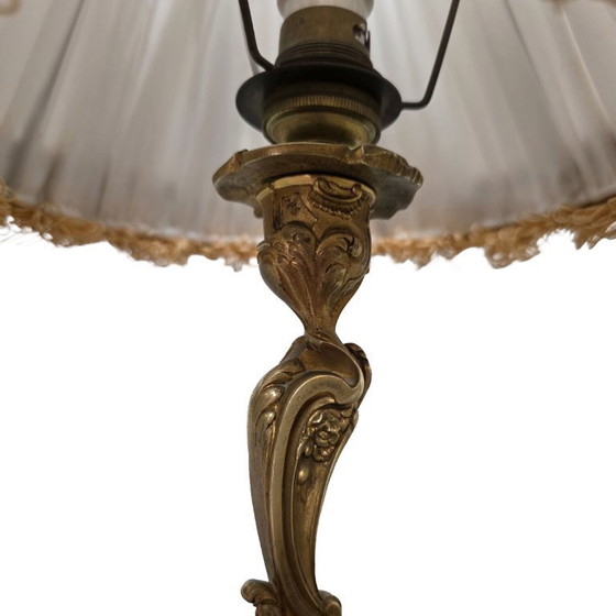 Image 1 of Lámpara de mesa de bronce de estilo rococó