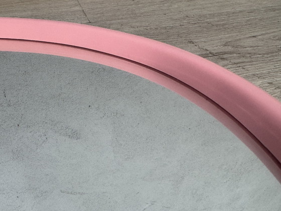 Image 1 of Miroir ovale à rosace des années 1970 - le charme à l'état pur !