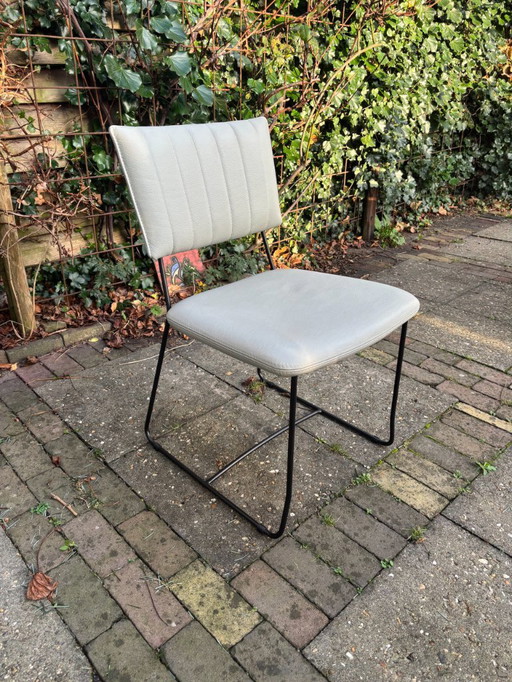 Comodo Vilasund eetkamerstoelen (set van 4) – lichtgrijs – zwart stalen frame