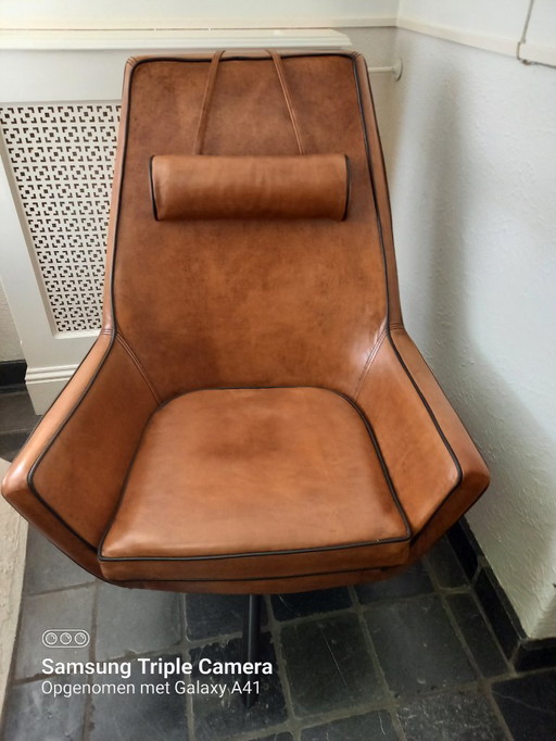Sheep leather armchair with swivel base