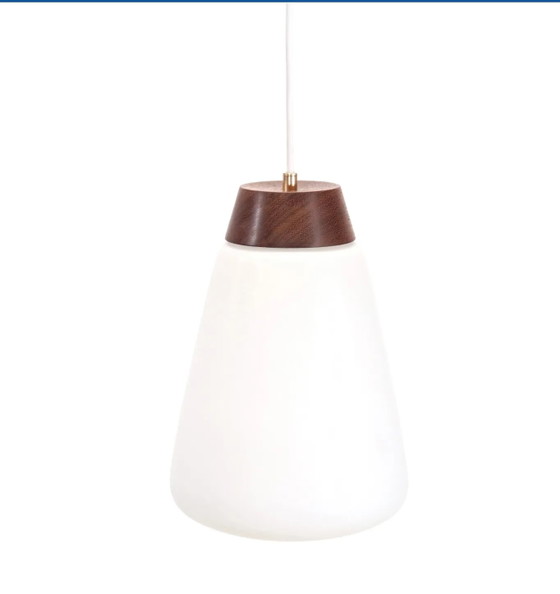 Weiße Opalglas-Pendelleuchte mit Teakholzdetails – Philips, Pendelleuchten, Brass, Scandinavian (photo 2 of 4)