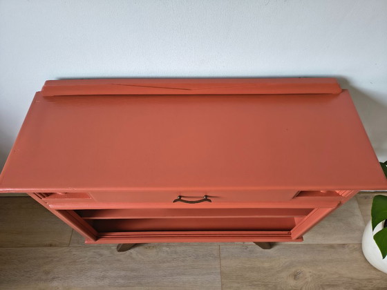 Mid-Century Bücherregal / Sideboard in Korallenrosa – Wood (photo 7 of 7)