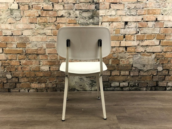 Ahrend Revolt White – Dining chairs, Plastic (photo 5 of 13)