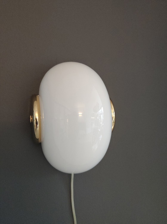 Image 1 of Vintage Vetri Murano Wandlamp, Hollywood Regency Stijl, Gelaagd Opaalglas met Messing, Jaren '70