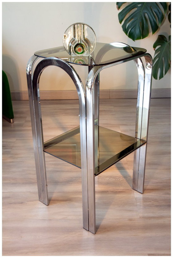Image 1 of Mesita auxiliar de cromo y cristal ahumado de los años 70