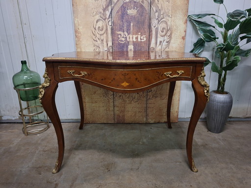 Unieke barok, schrijftafel, bureau, desk, kaptafel, lichte lakschade, niet storend afm: 114x82cm en 86cm hoog.
