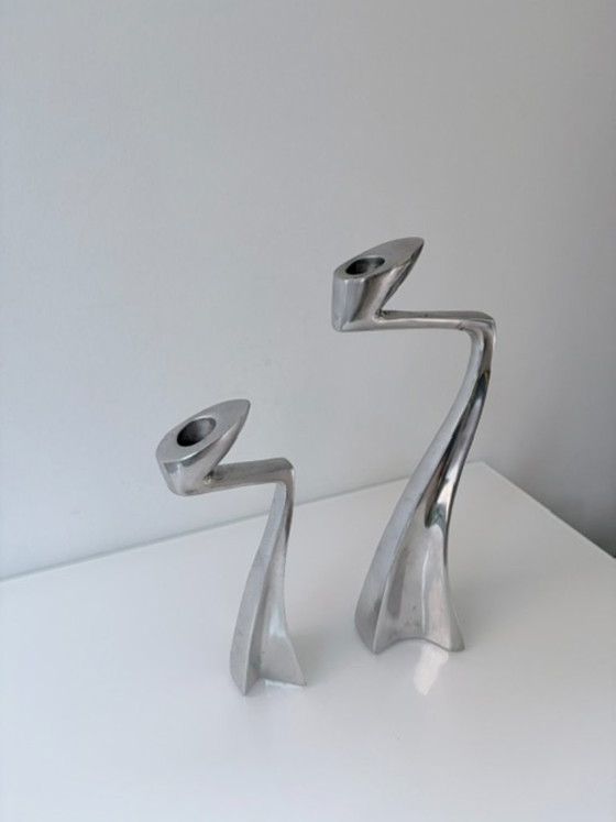 Portacandele Swan iconici di Matthew Hilton per SCP – Aluminium (photo 11 of 24)