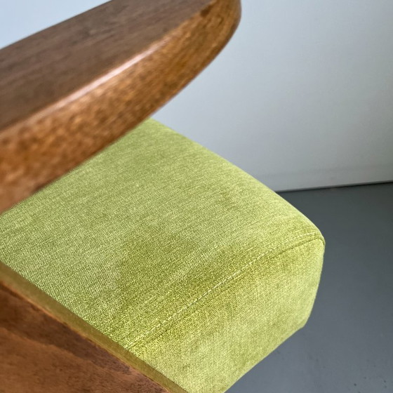 Vintage fauteuil in mid-century modern stijl: limoengroene stof, frame van beukenhout. – Wood (photo 5 of 14)