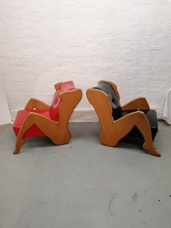 Image 1 of Deux fauteuils Pop Art, en forme d'homme et de femme, années 1970/80