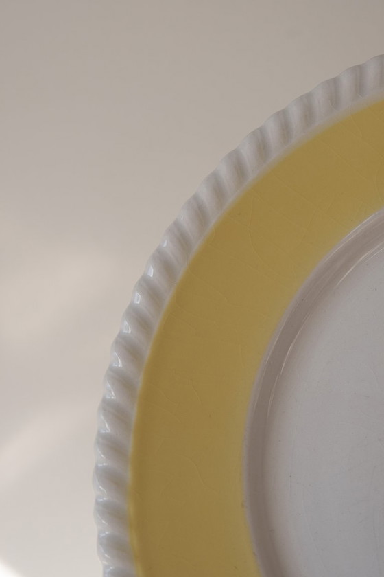 Service d'assiettes vintage en céramique jaune beurre à bord tourbillonnant – Art de la table, Ceramic (photo 8 of 9)