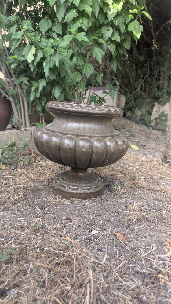 Image 1 of Jarrón Medici de hierro fundido con gallones de Alfred CORNEAU en Charleville siglo XIX