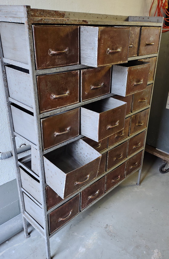 Image 1 of Cassettiera in acciaio