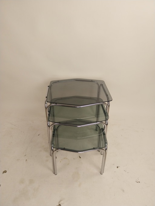 1 x 1970s Chrome and Smoked Glass Mimiset Nesting Tables in Unique Shape – bijzettafels, Metal, Vintage
