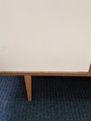 Mobile vintage crema / teak / maniglie in ottone anni '70