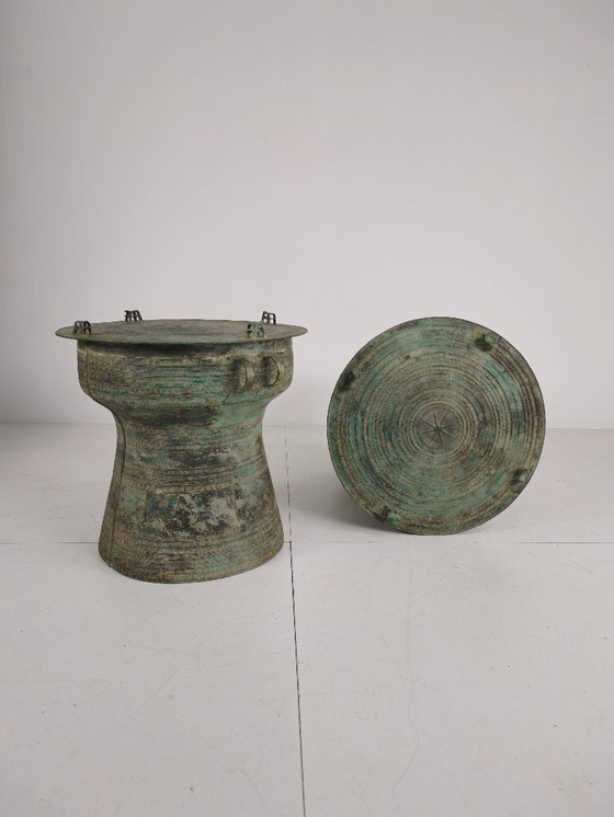 Image 1 of Grand tambour de pluie en bronze d'Asie du Sud-Est (vendu séparément)