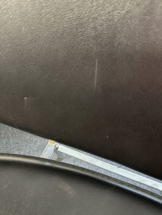 Image 1 of Silla de diseño de cuero