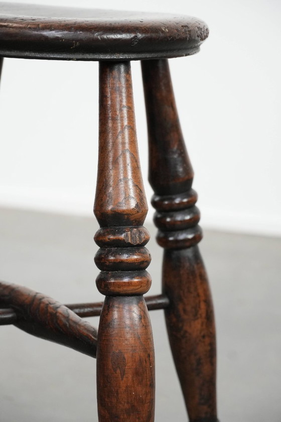 Image 1 of 2 x Antieke Engelse Windsor kruk uit de 18e eeuw