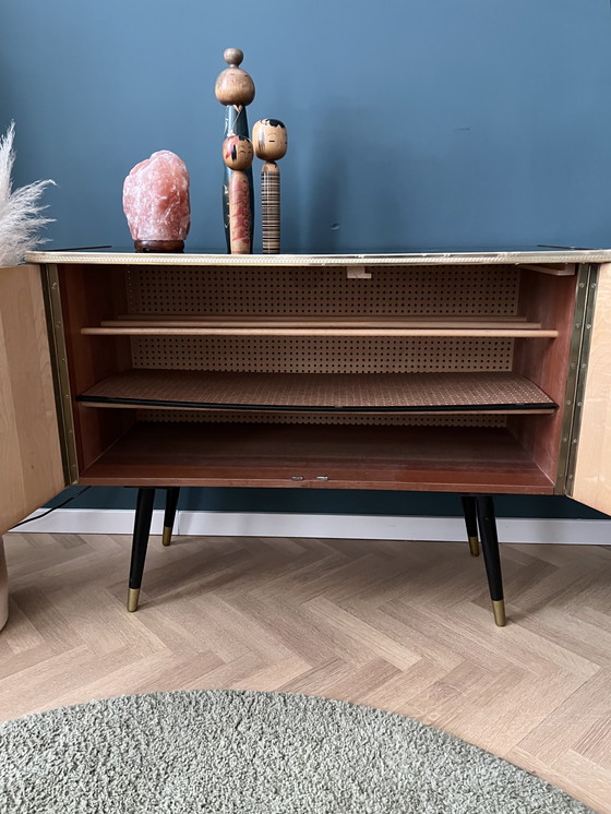 Image 1 of Buffet style rockabilly des années 1950 avec plateau en verre