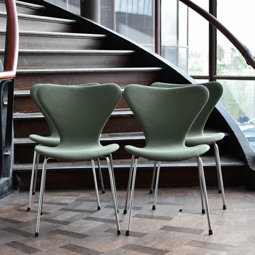 4x Fritz Hansen vlinderstoelen gestoffeerd