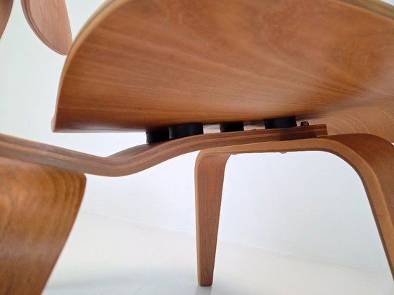 Image 1 of Charles & Ray Eames – Fauteuil lounge LCW en bois (modèle transitionnel)