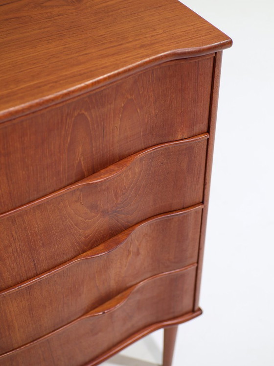 Image 1 of Commode en teck courbé, style vintage danois des années 1960