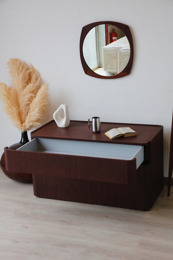 Image 1 of Vintage Italiaanse ladekast van wengéhout – ontwerp uit de jaren 70/80