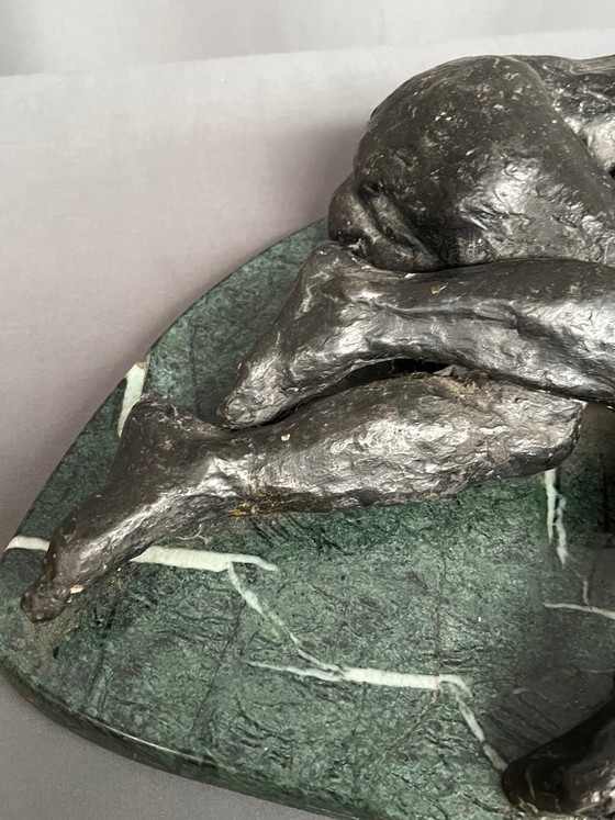 Bronze sculpture of three reclining figures on marble base, Green, Figuratief (photo 7 of 8)