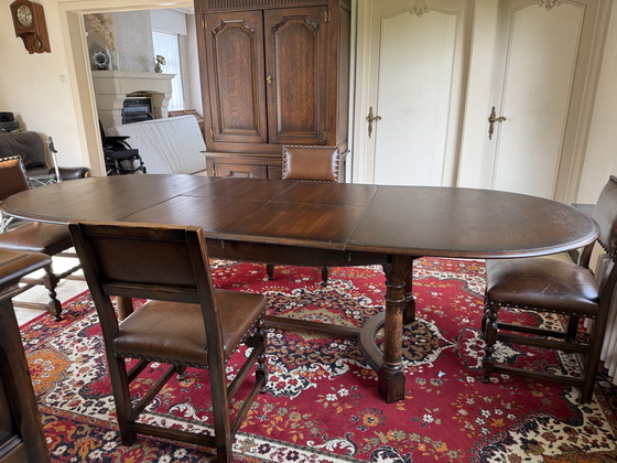 Image 1 of Salle à manger en chêne foncé