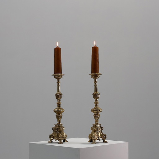 Paire de grands chandeliers d'église en bronze décorés à l'ancienne, France vers 1900 1900