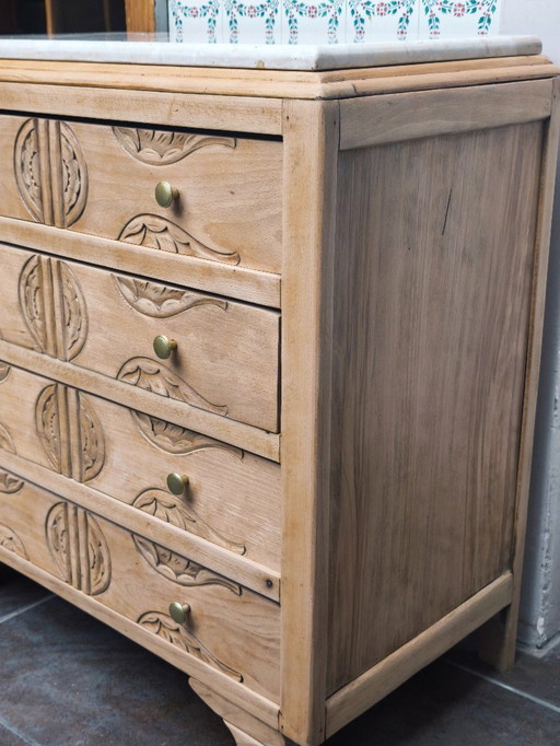 Pretty little Art Deco chest of drawers