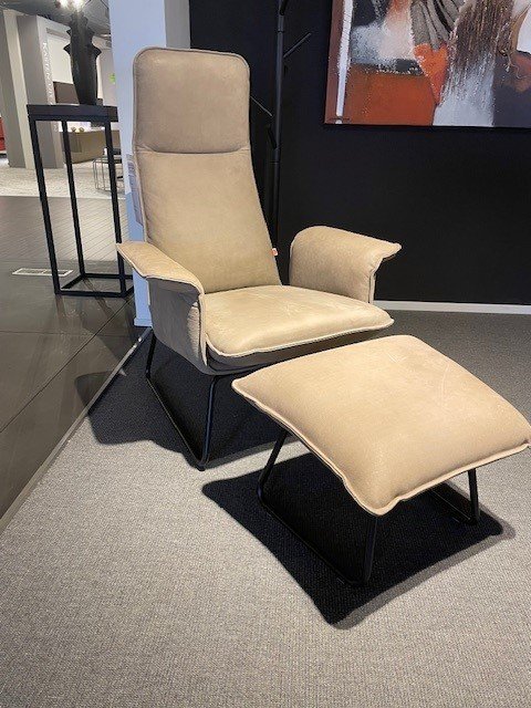 Jess Design Origami-Sessel mit Hocker