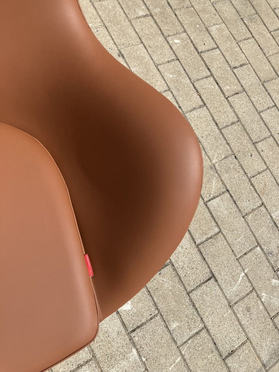 Image 1 of 2x Fritz Hansen Egg Chair + Ottoman en cuir Cognac NEUF !!!