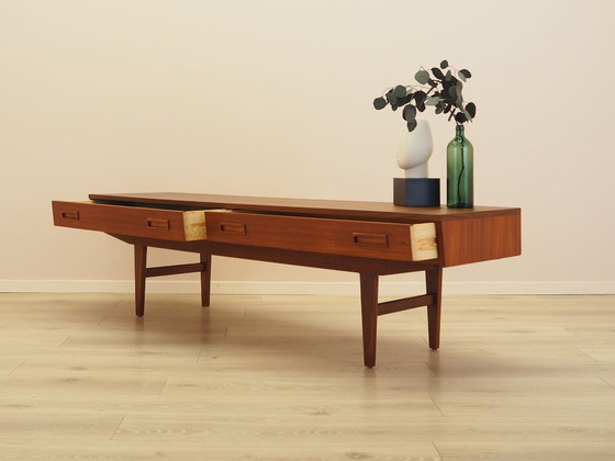 Image 1 of Aparador bajo de teca, diseño danés, década de 1960, fabricado en Dinamarca.