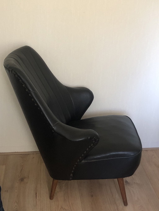 Vintage zwarte cocktailstoel clubstoel skai bekleding Theo Ruth (?)