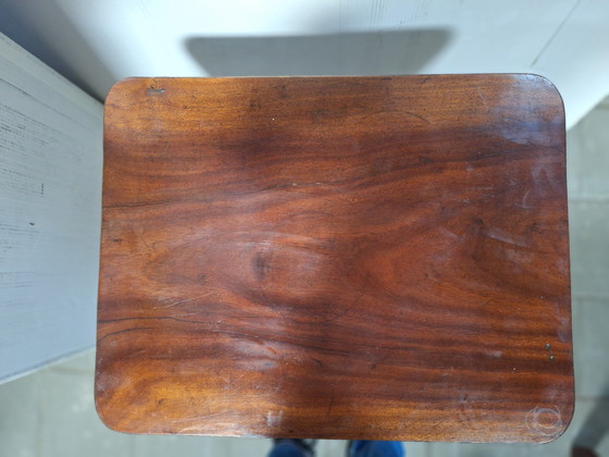 Image 1 of Mesa auxiliar antigua de caoba