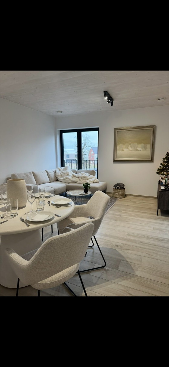 Een set van 4 stijlvolle eetkamerstoelen van Studio Puro – Metal, Textile (photo 7 of 8)