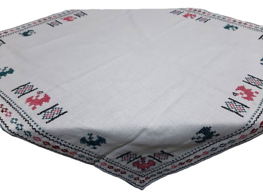 Vintage handgeborduurd tafelkleed 73 x 71 cm