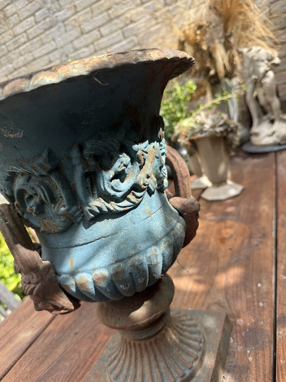 2 Antieke Tuinvazen – Decoratieve objecten, Iron (photo 3 of 13)