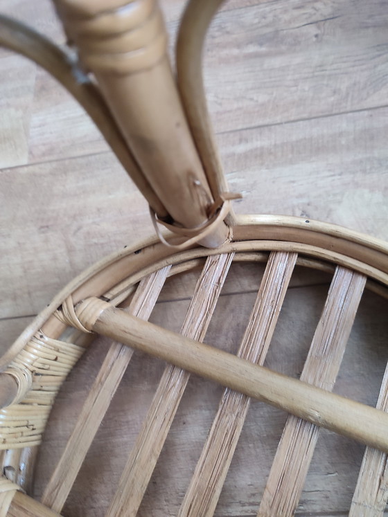 Image 1 of Taburete de ratán y bambú, mesa auxiliar, mesa pequeña