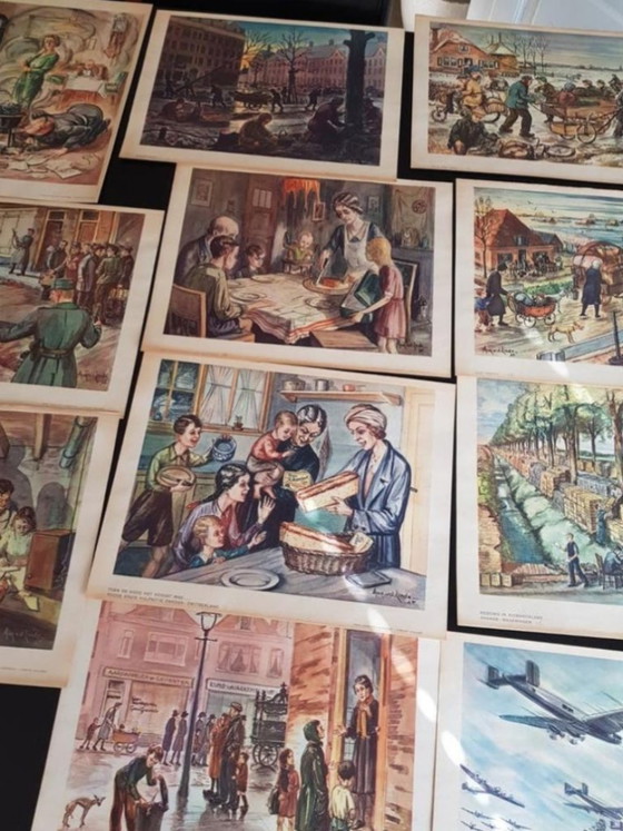 Image 1 of Unieke Set van 18 Historische Schoolplaten