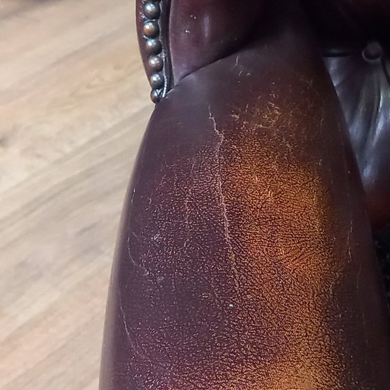 Image 1 of Steigern Sie Ihr Wohngefühl mit diesem beeindruckenden Set Chesterfield-Ohrensesseln aus Kuhfell!