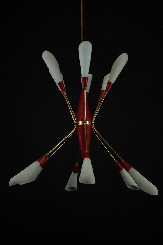 Image 1 of Araña de 12 luces de mediados de siglo a la manera de Stilnovo. Italia años 50