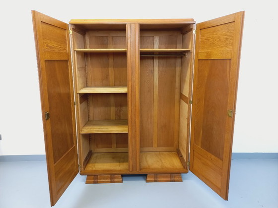 Image 1 of Armoire vintage style Art déco en bois de chêne massif des années 50