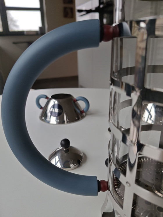 Image 1 of Set Alessi: caffettiera, zuccheriera e lattiera in acciaio inossidabile. Design di Michael Graves.