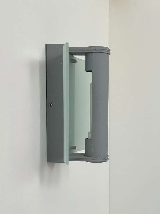 Image 1 of Vintage wandlamp, grijs gelakt metaal en mat gebogen glas, Frankrijk, 1980