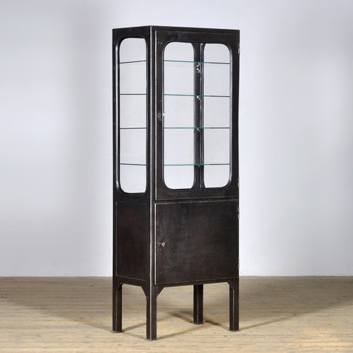 Armoire médicale vintage, années 1970