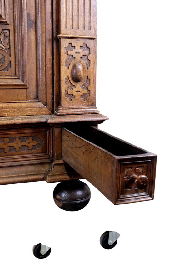 Image 1 of Armario alemán de dos puertas, siglo XVII, roble